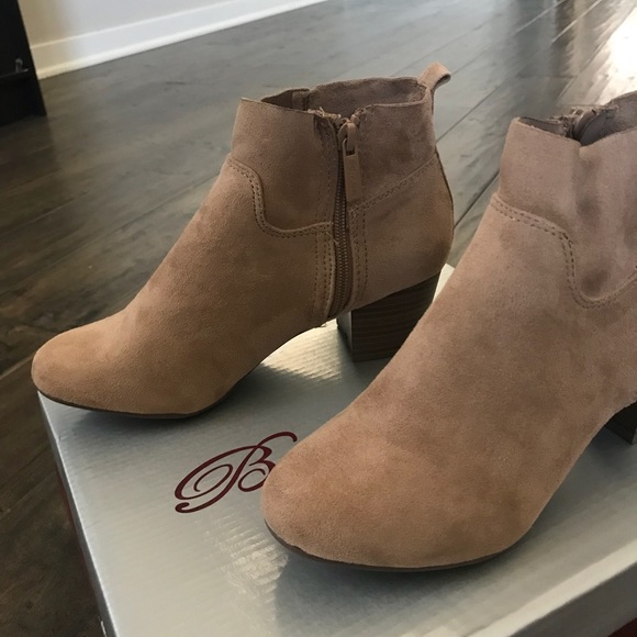 Western style taupe stacked heel - Picture 2 of 4